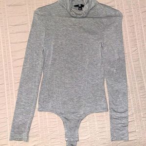 🚨Grey PrettyLittleThing bodysuit size 4!